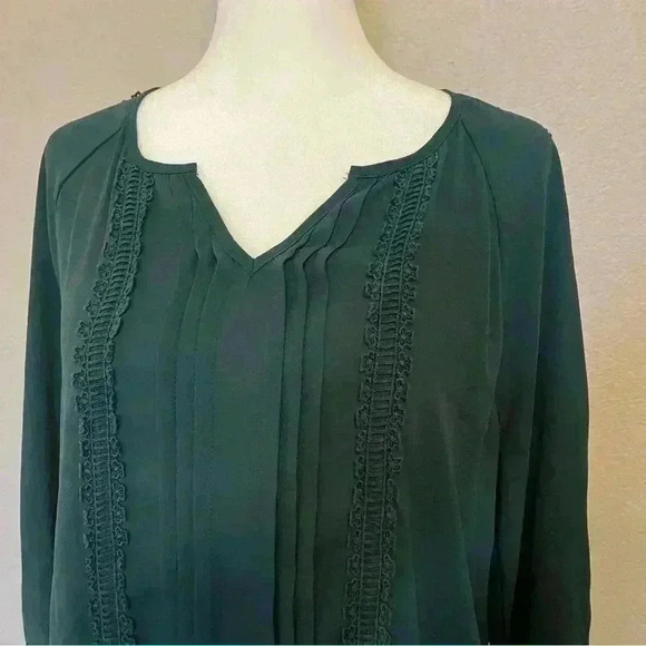 41 Hawthorn dark green v neck long sleeve blouse size small with lace details - Picture 2 of 12